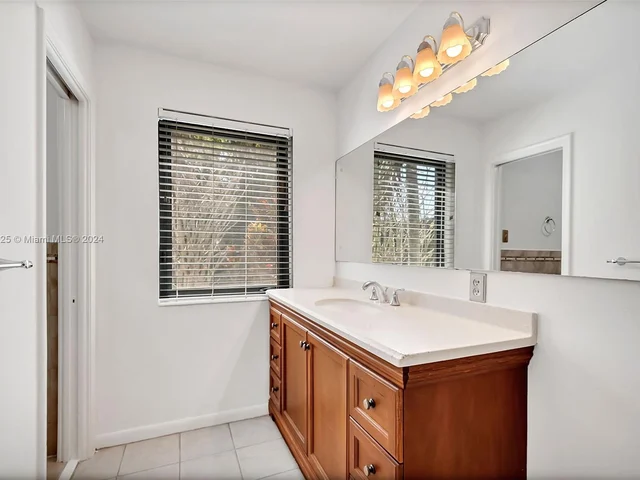 8845 SW 161st St, Palmetto Bay FL 33157