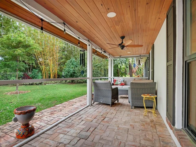 8845 SW 161st St, Palmetto Bay FL 33157