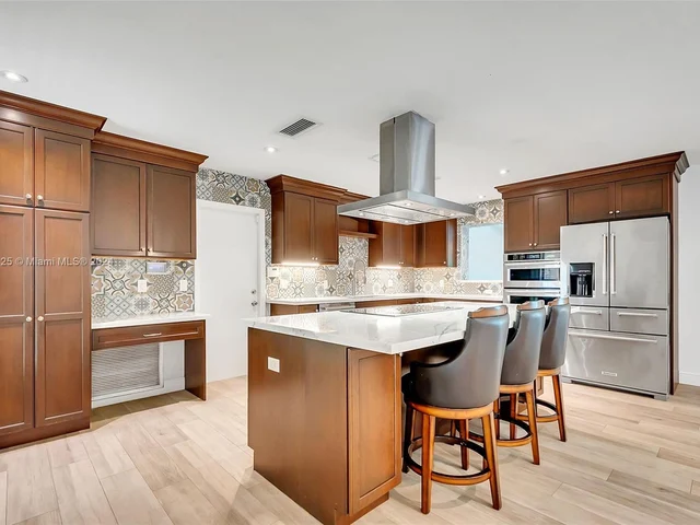 8845 SW 161st St, Palmetto Bay FL 33157