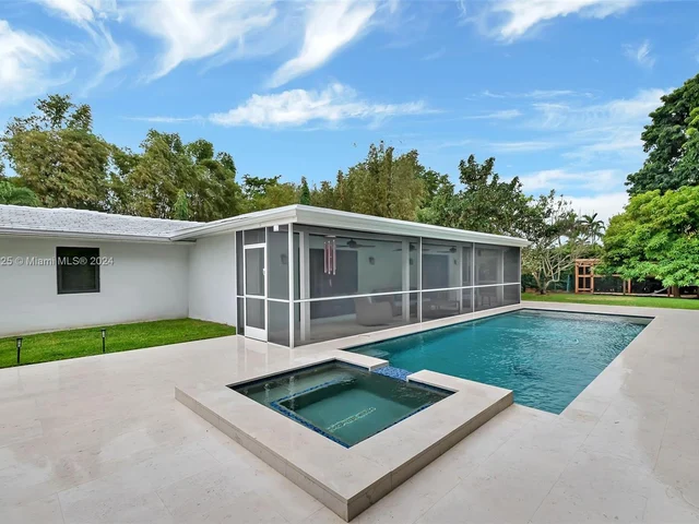 8845 SW 161st St, Palmetto Bay FL 33157