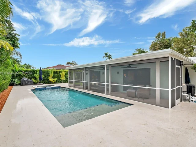 8845 SW 161st St, Palmetto Bay FL 33157