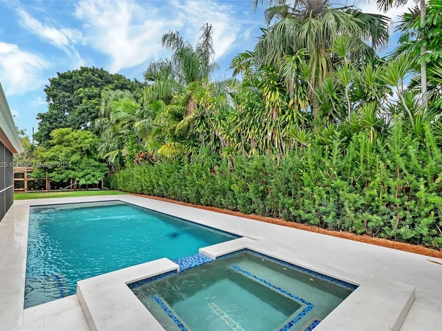 8845 SW 161st St, Palmetto Bay FL 33157