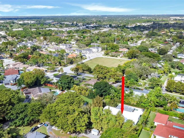 8845 SW 161st St, Palmetto Bay FL 33157