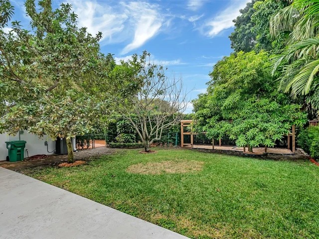 8845 SW 161st St, Palmetto Bay FL 33157