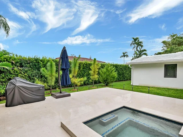 8845 SW 161st St, Palmetto Bay FL 33157