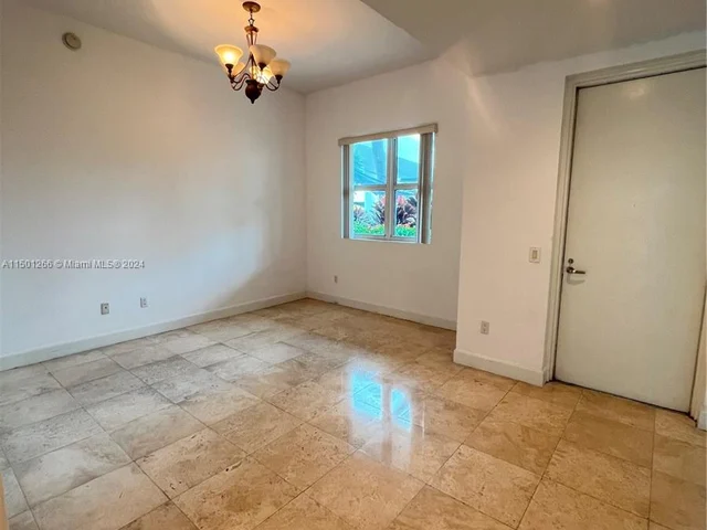 15051 Royal Oaks Ln # 103, North Miami FL 33181