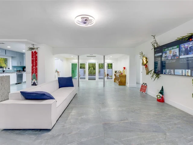 1101 Van Buren St, Hollywood FL 33019