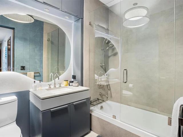 1425 Brickell Ave, Miami FL 33131