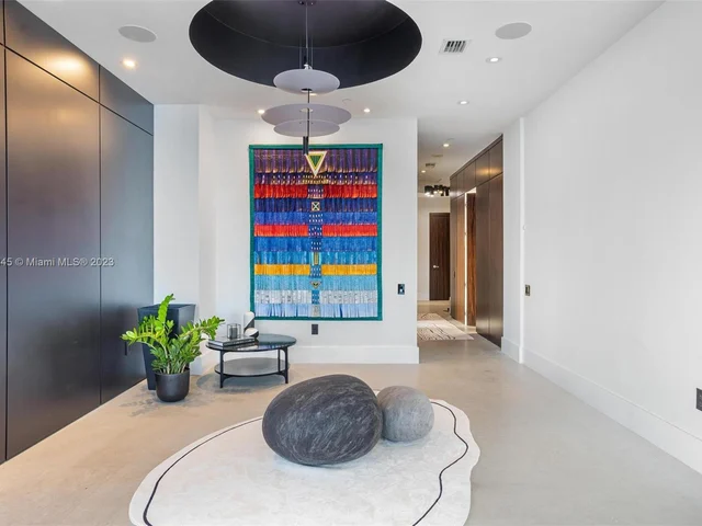 1425 Brickell Ave, Miami FL 33131