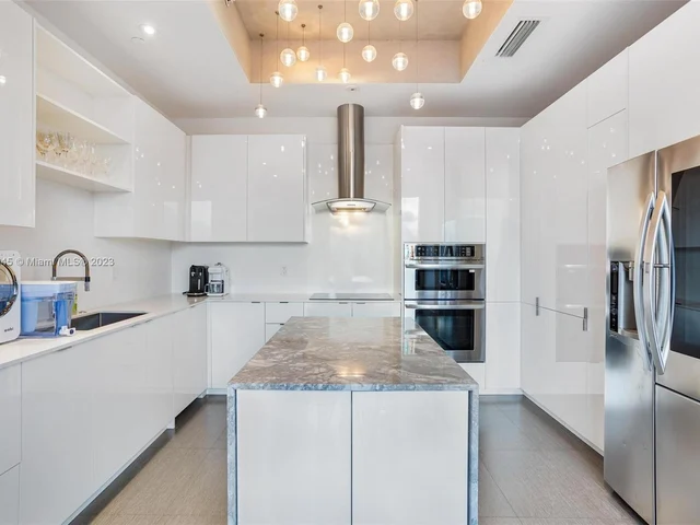 1425 Brickell Ave, Miami FL 33131