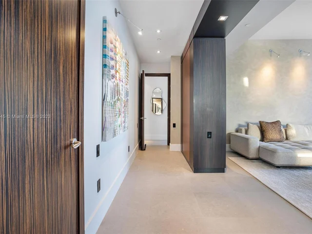 1425 Brickell Ave, Miami FL 33131