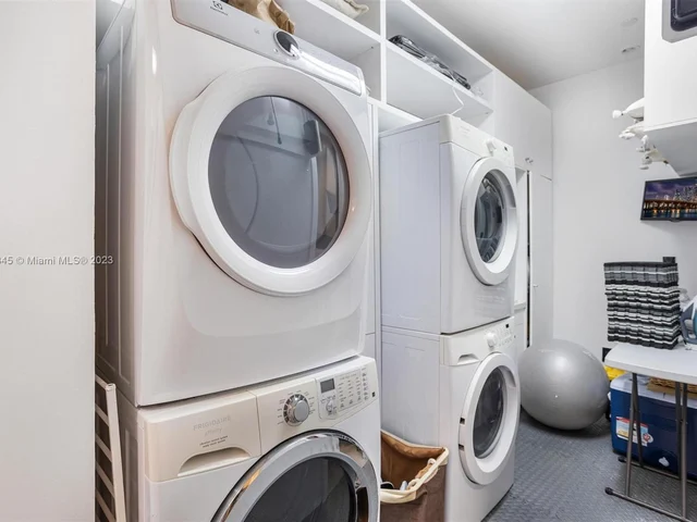 1425 Brickell Ave, Miami FL 33131