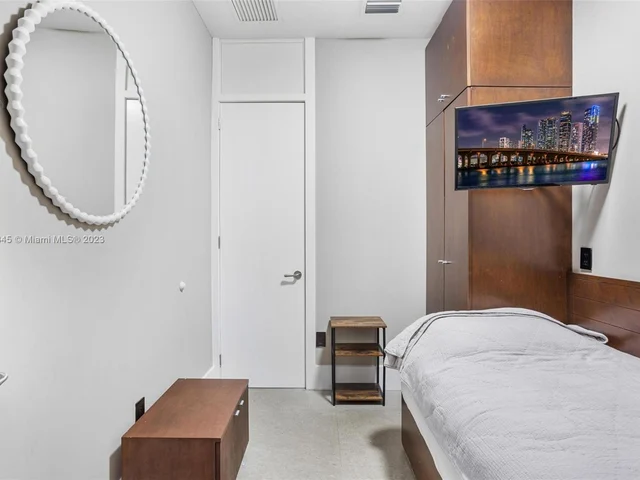 1425 Brickell Ave, Miami FL 33131