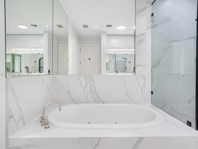 1425 Brickell Ave, Miami FL 33131