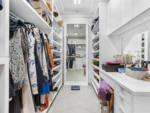 1425 Brickell Ave, Miami FL 33131