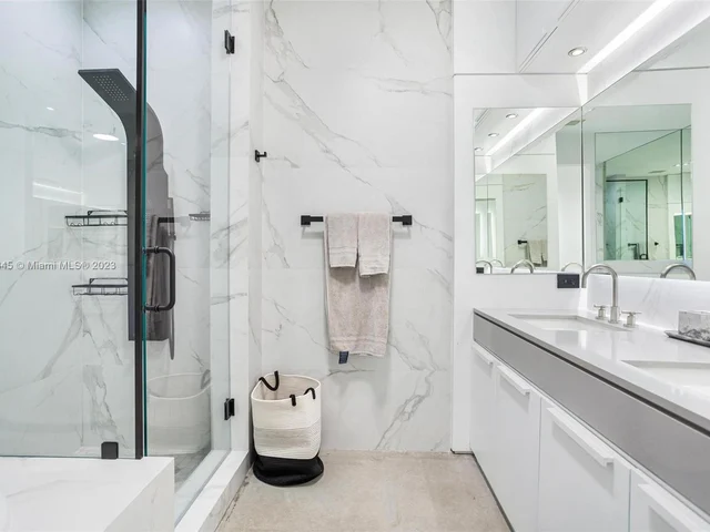 1425 Brickell Ave, Miami FL 33131