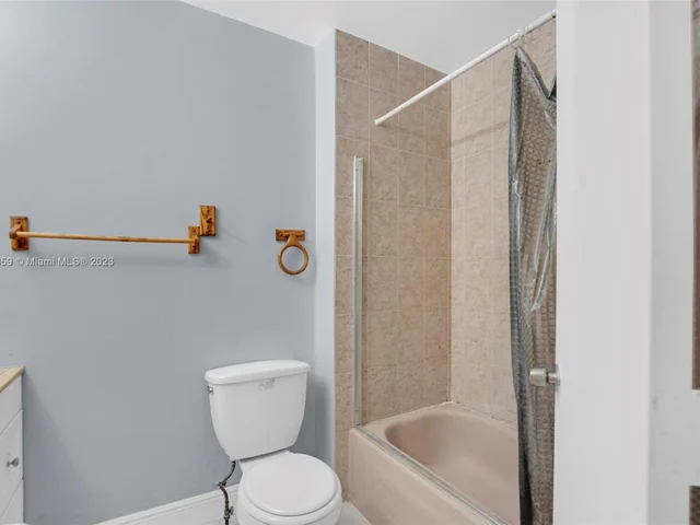 12 Meacham Ln # 12, Tamarac FL 33319