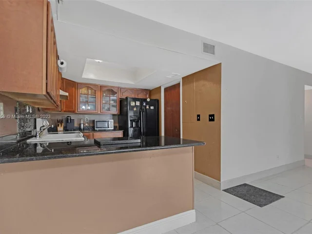 12 Meacham Ln # 12, Tamarac FL 33319