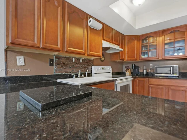 12 Meacham Ln # 12, Tamarac FL 33319