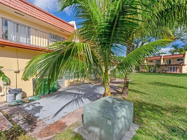 12 Meacham Ln # 12, Tamarac FL 33319