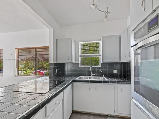 30 SW 5th St # 1, Dania Beach FL 33004