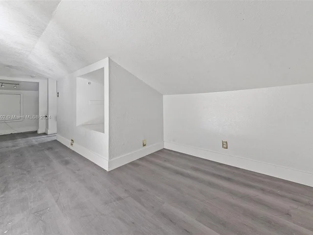 30 SW 5th St # 1, Dania Beach FL 33004