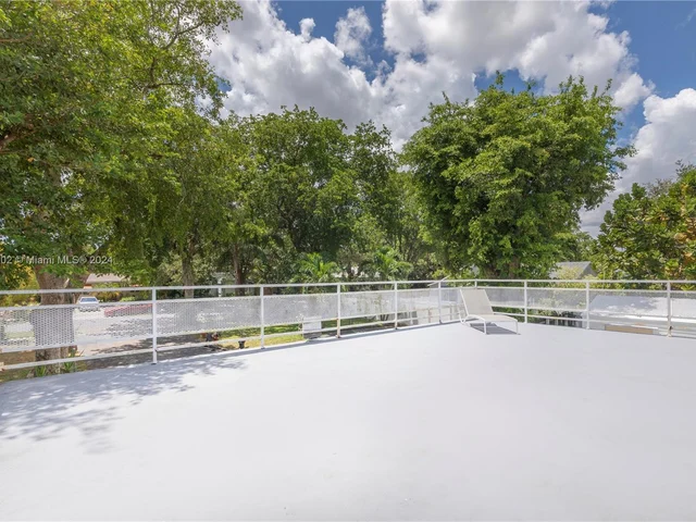 30 SW 5th St # 1, Dania Beach FL 33004