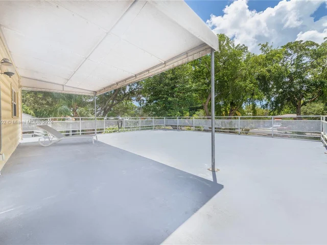 30 SW 5th St # 1, Dania Beach FL 33004