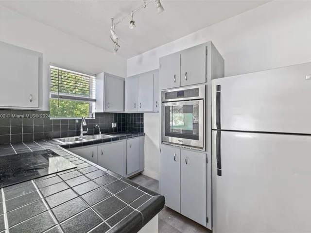 30 SW 5th St # 1, Dania Beach FL 33004