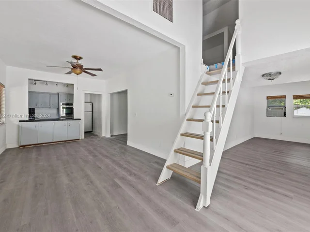 30 SW 5th St # 1, Dania Beach FL 33004