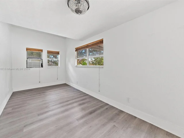 30 SW 5th St # 1, Dania Beach FL 33004