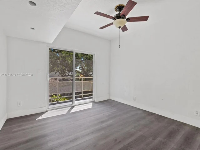 30 SW 5th St # 1, Dania Beach FL 33004