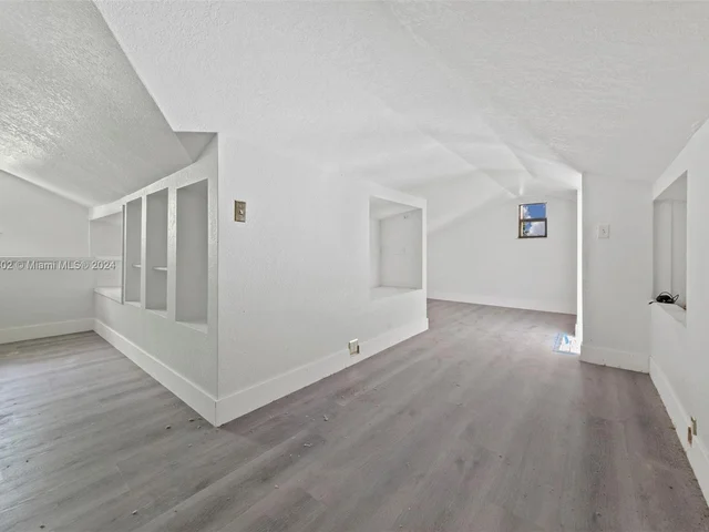 30 SW 5th St # 1, Dania Beach FL 33004