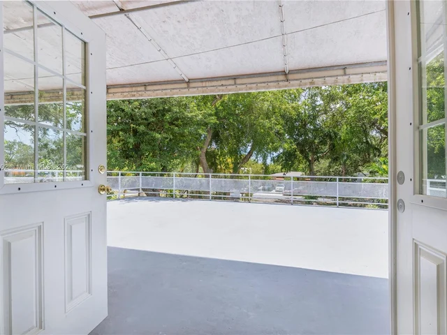 30 SW 5th St # 1, Dania Beach FL 33004