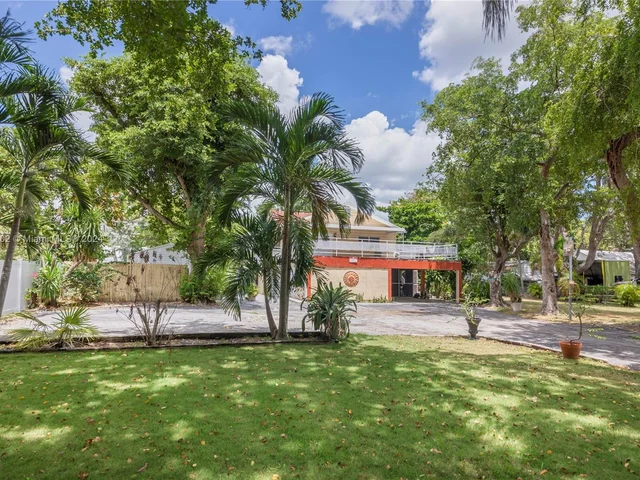 30 SW 5th St # 1, Dania Beach FL 33004