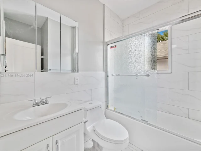 30 SW 5th St # 1, Dania Beach FL 33004