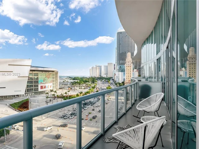 888 Biscayne Blvd # 905, Miami FL 33132