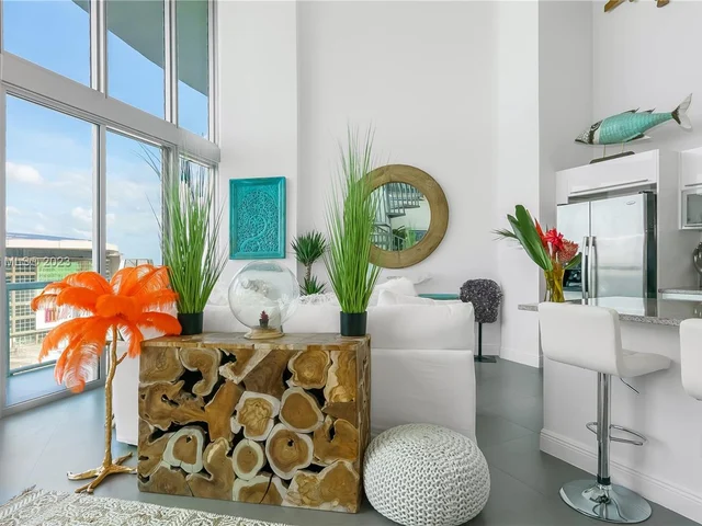 888 Biscayne Blvd # 905, Miami FL 33132