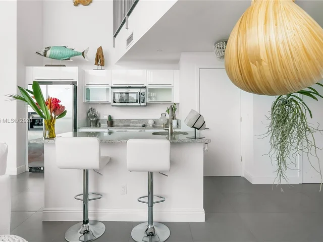 888 Biscayne Blvd # 905, Miami FL 33132