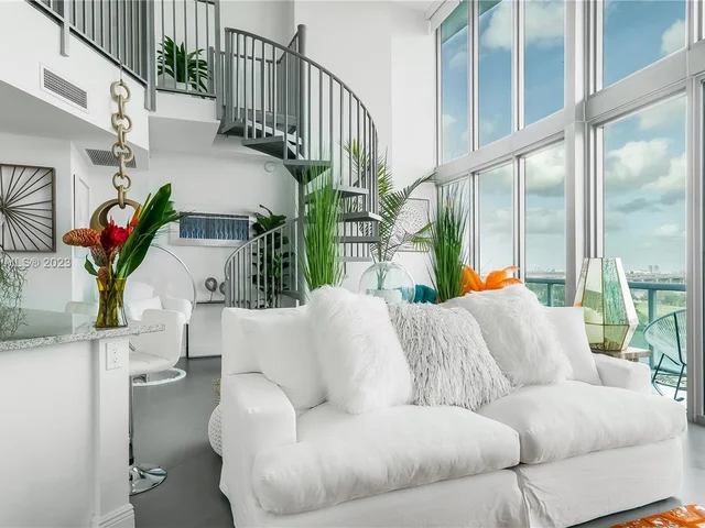 888 Biscayne Blvd # 905, Miami FL 33132