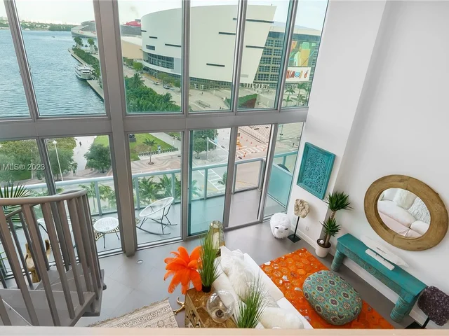 888 Biscayne Blvd # 905, Miami FL 33132