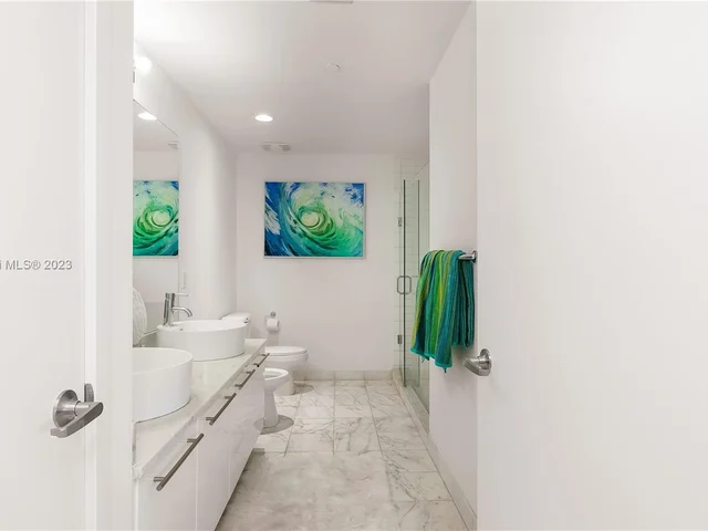 888 Biscayne Blvd # 905, Miami FL 33132