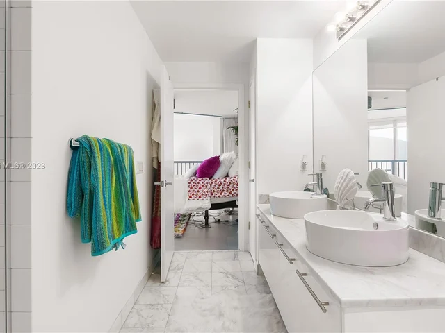 888 Biscayne Blvd # 905, Miami FL 33132