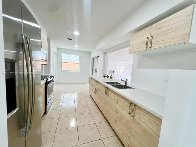 5883 NW 13th St, Sunrise FL 33313