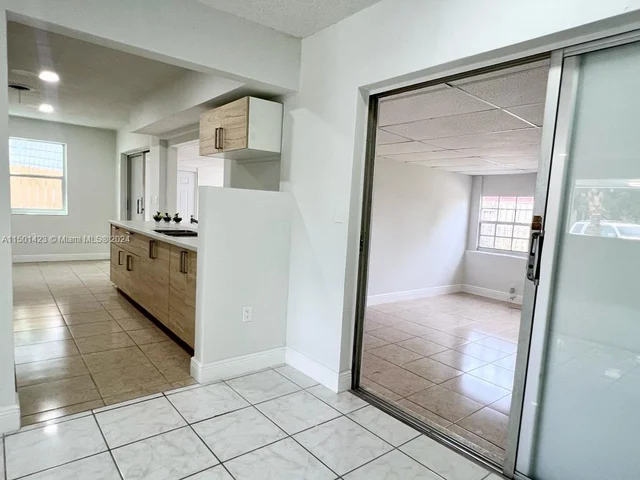 5883 NW 13th St, Sunrise FL 33313