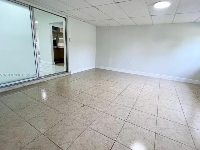 5883 NW 13th St, Sunrise FL 33313