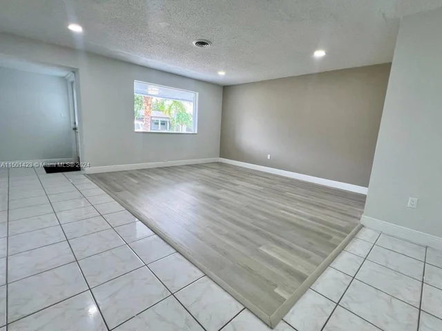 5883 NW 13th St, Sunrise FL 33313