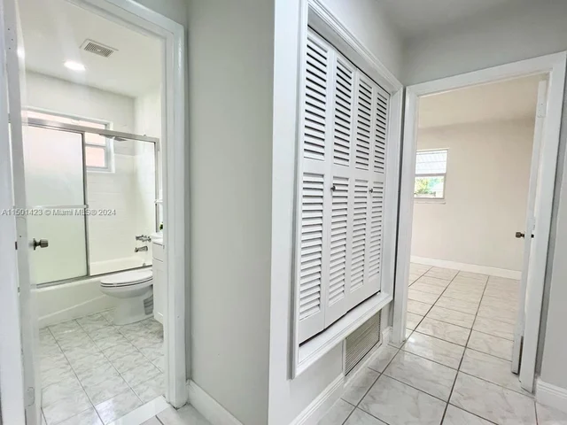 5883 NW 13th St, Sunrise FL 33313