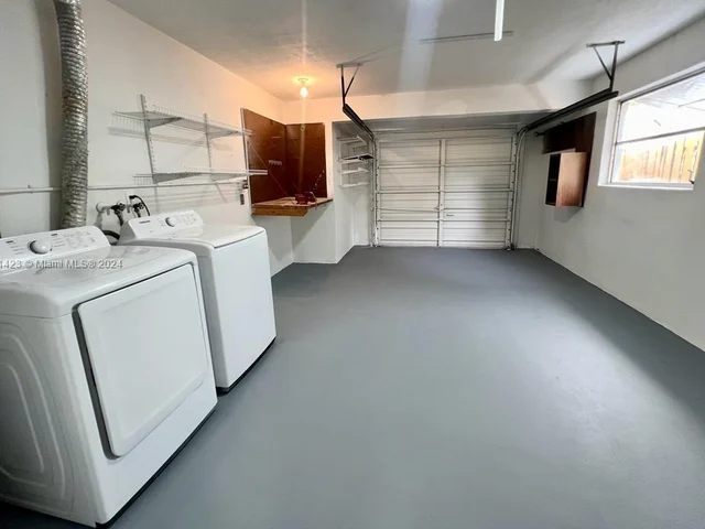 5883 NW 13th St, Sunrise FL 33313