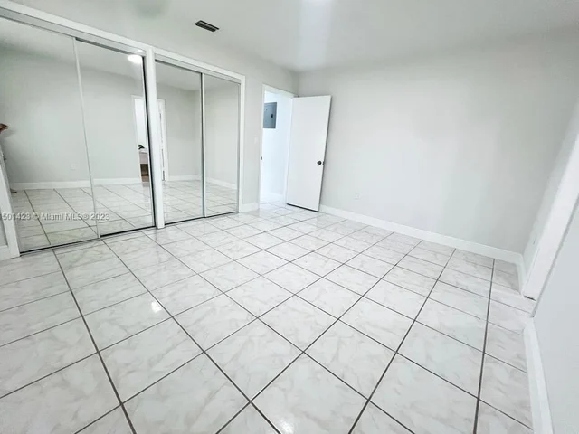 5883 NW 13th St, Sunrise FL 33313